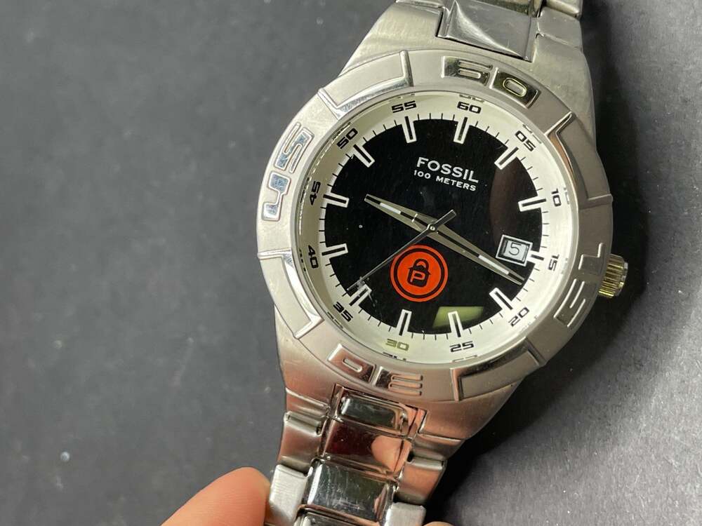 Vintage Fossil PR-5332 100Meters Date Watch Silver Tone Black Dial 39.4mm